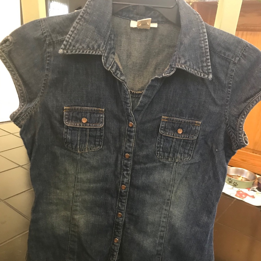 Old Navy denim top S Button front. CUTE